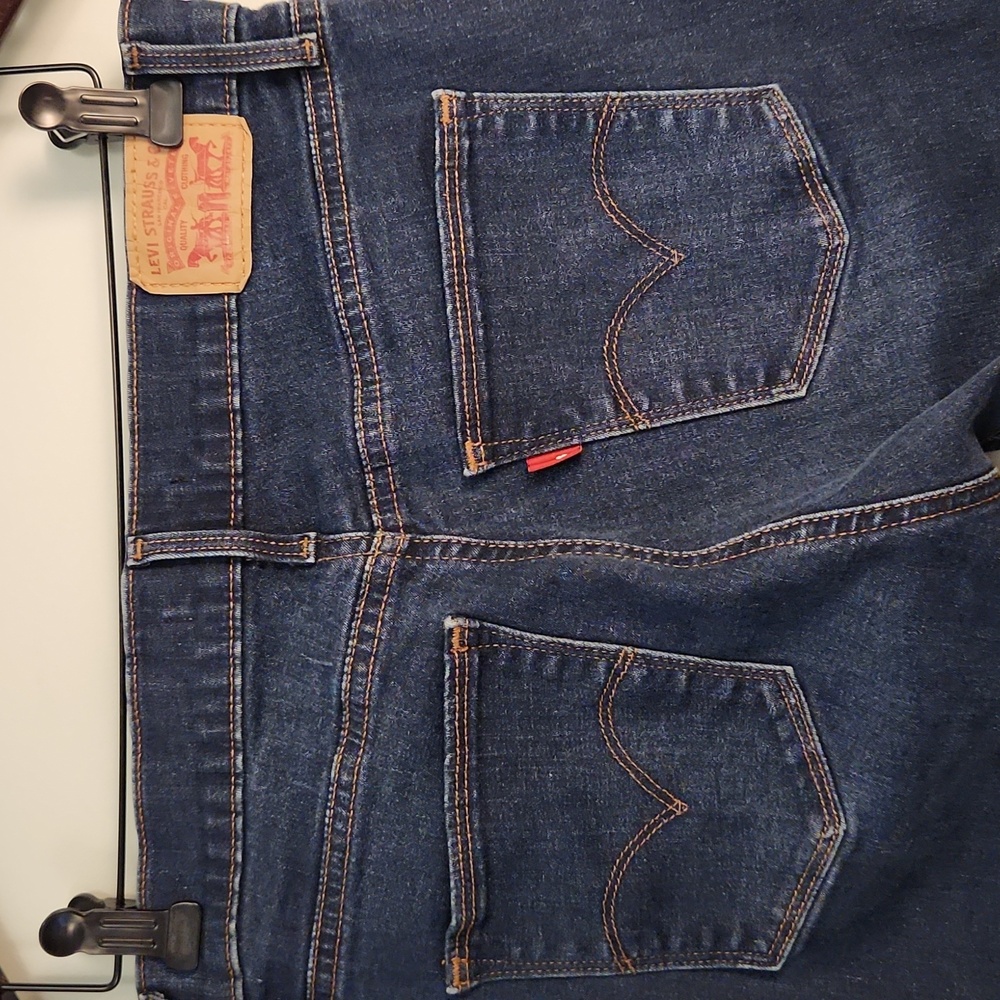 Levi’s Slimming Straight Jeans W30 L32 – Classic Dark Wash and Stretch Fit - Picture 3 of 16